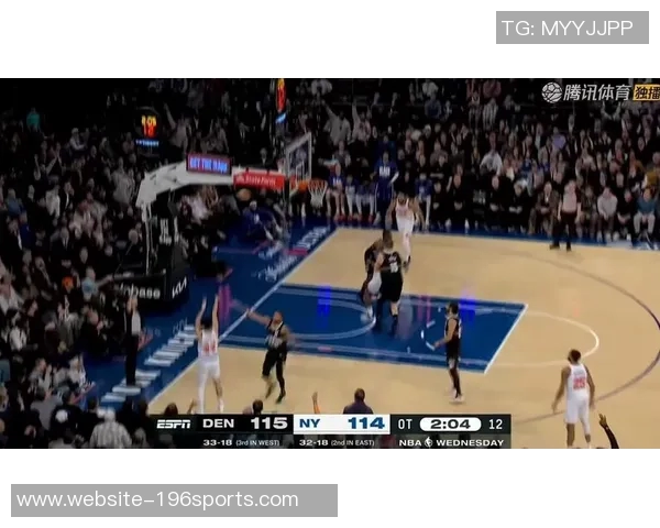 尼克斯与热火激战正酣球迷期待季后赛精彩对决 尼克斯与热火激战正酣球迷期待季后赛精彩对决